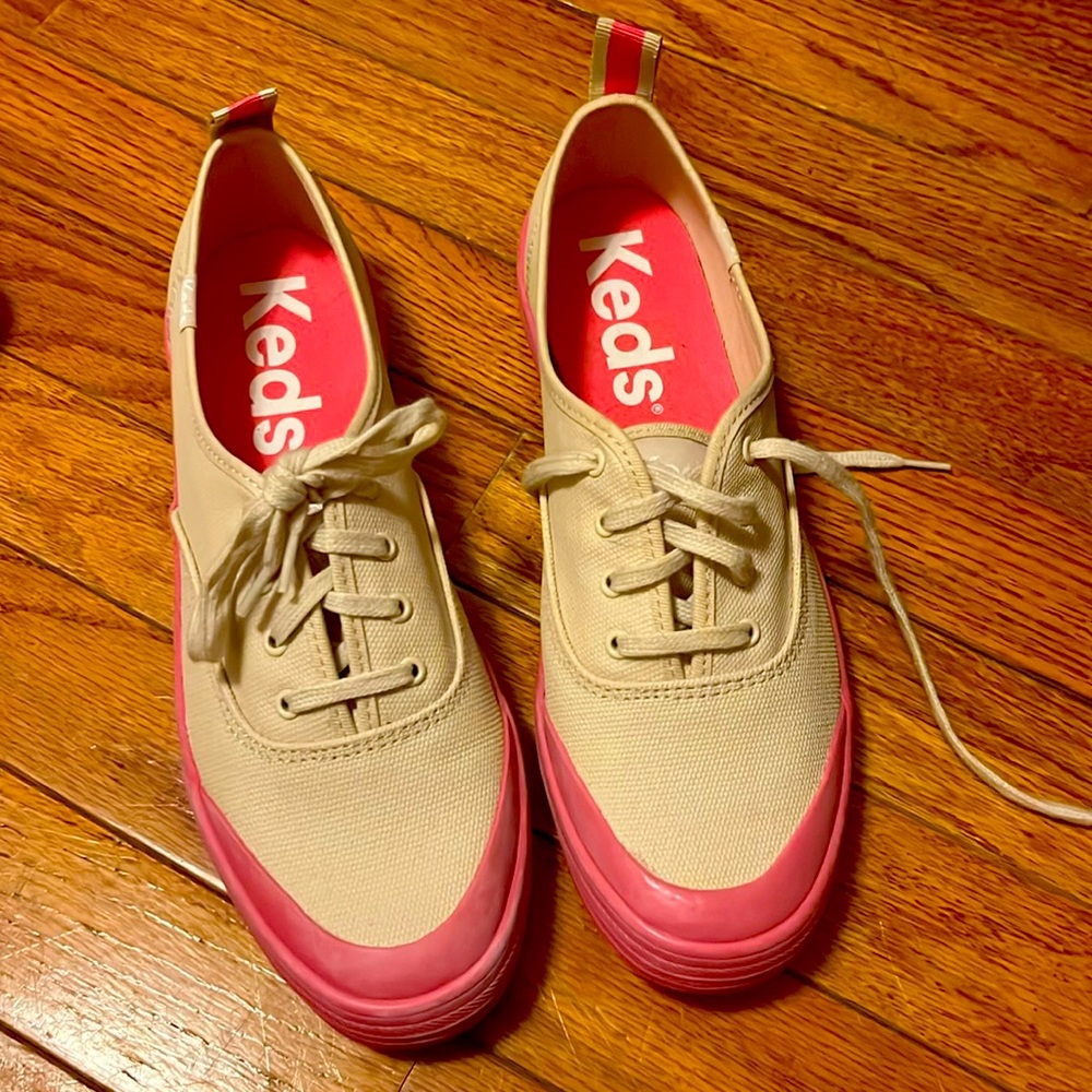 Keds w pink trim. Off-white, canvas. Slim, cute, retro. Sz 8.